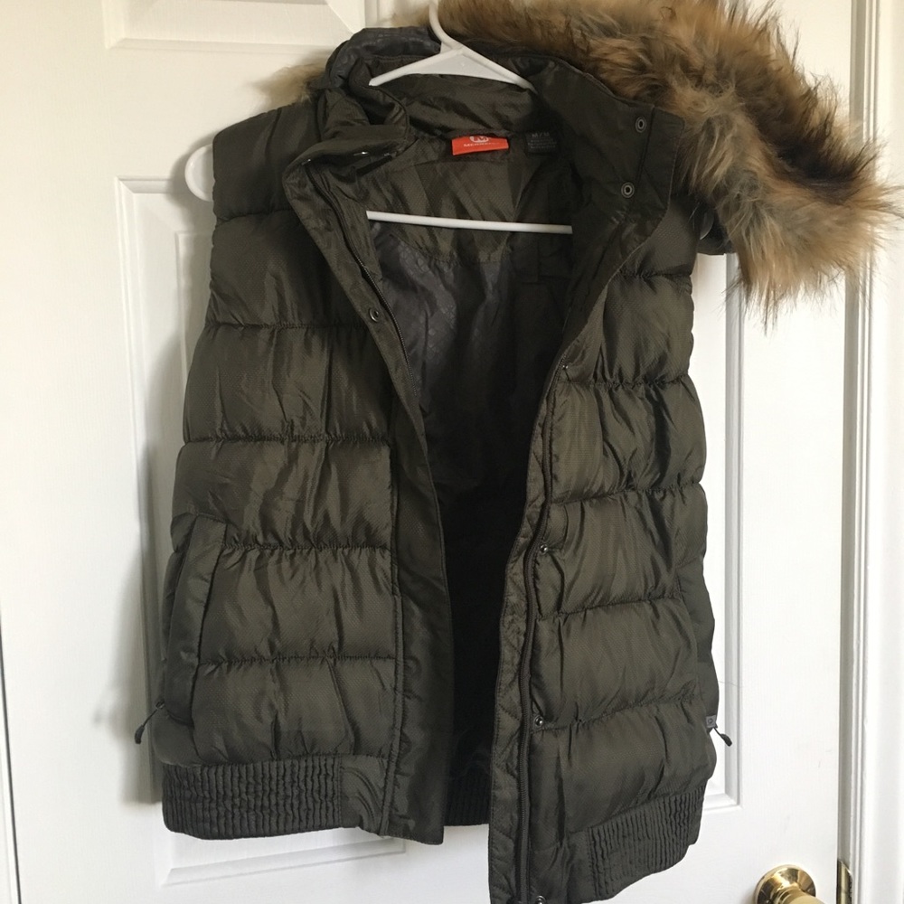 NWOT Merrell Silversun Feather Vest - green, M